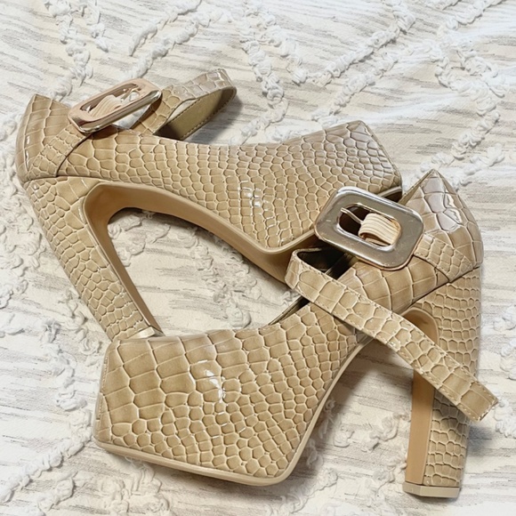 ROUNDABOUT CHUNKY CROC MARY JANE PUMP IN NUDE - Picture 7 of 7